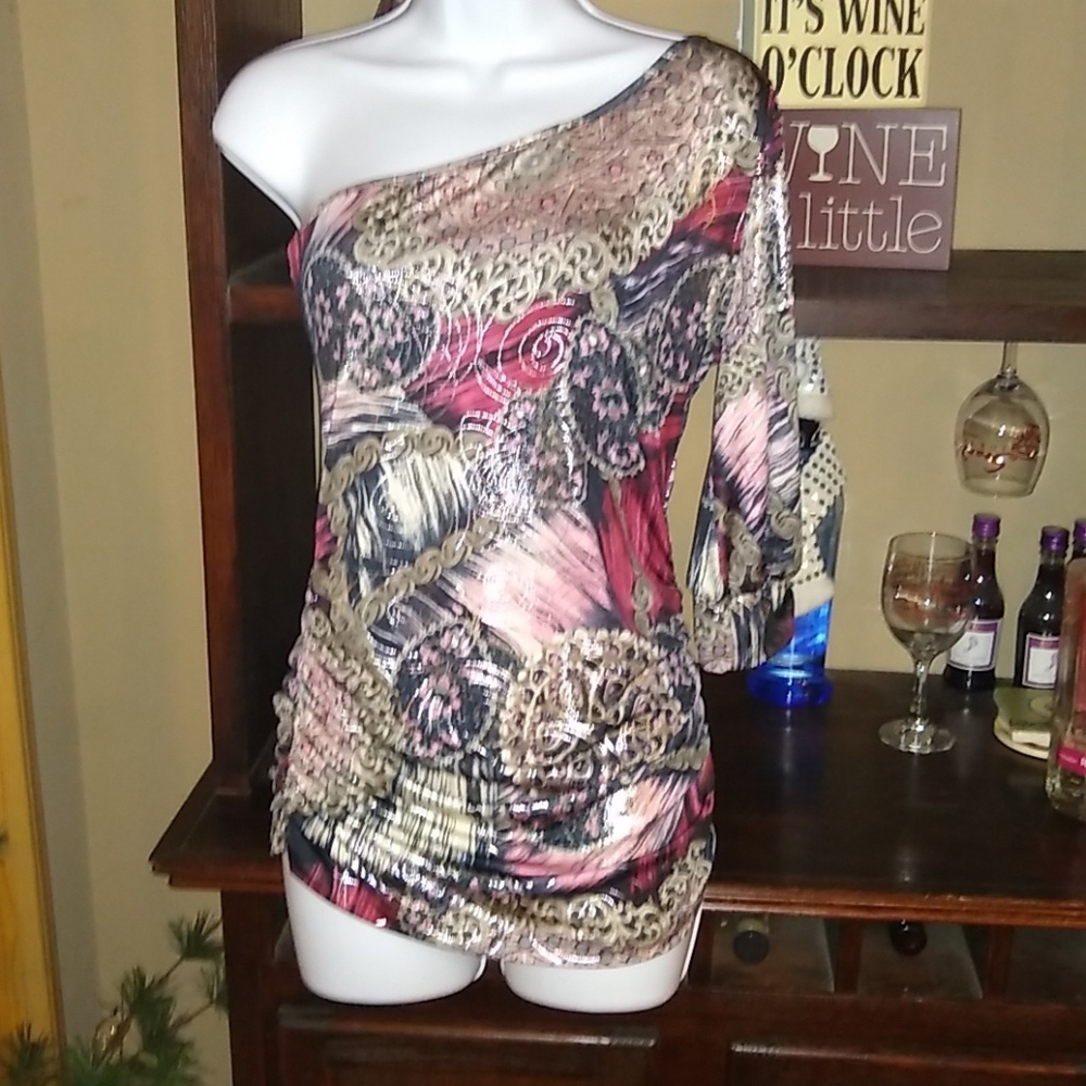 Body central shiny blouse